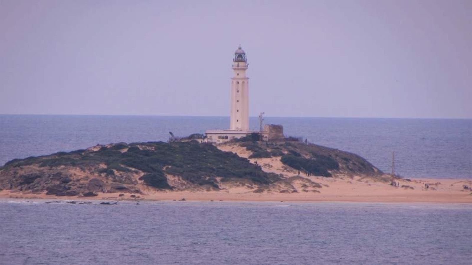 La luz del Faro de Trafalgar ya funciona con normalidad.
