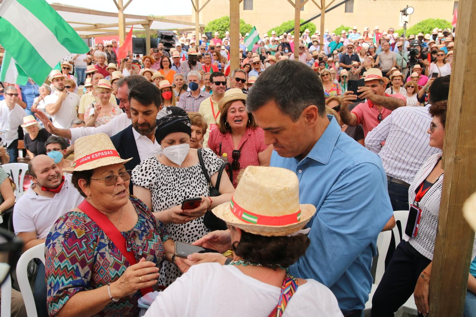 Juan Espadas comienza la campaña electoral con Pedro Sánchez, en imágenes