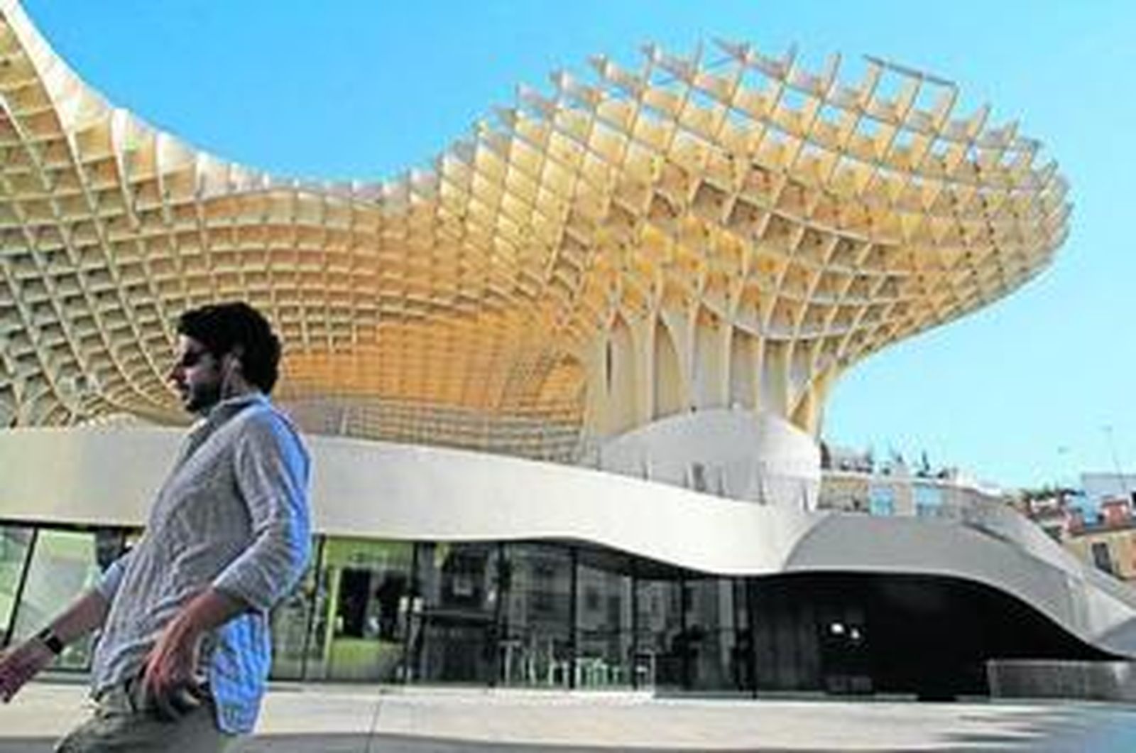 Sacyr sube a la Plaza Mayor el quiosco fijo que causó malestar