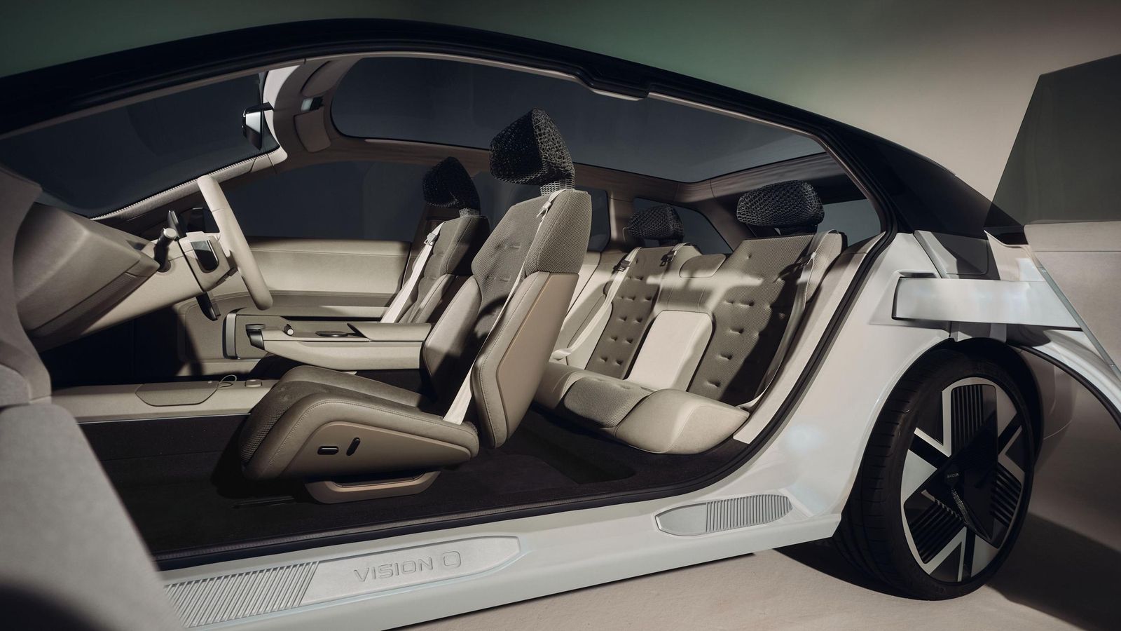 Entre las particularidades de este concept-car está la ausencia de un pilar central y la utilización de puertas traseras que abren en sentido contrario a las delanteras.