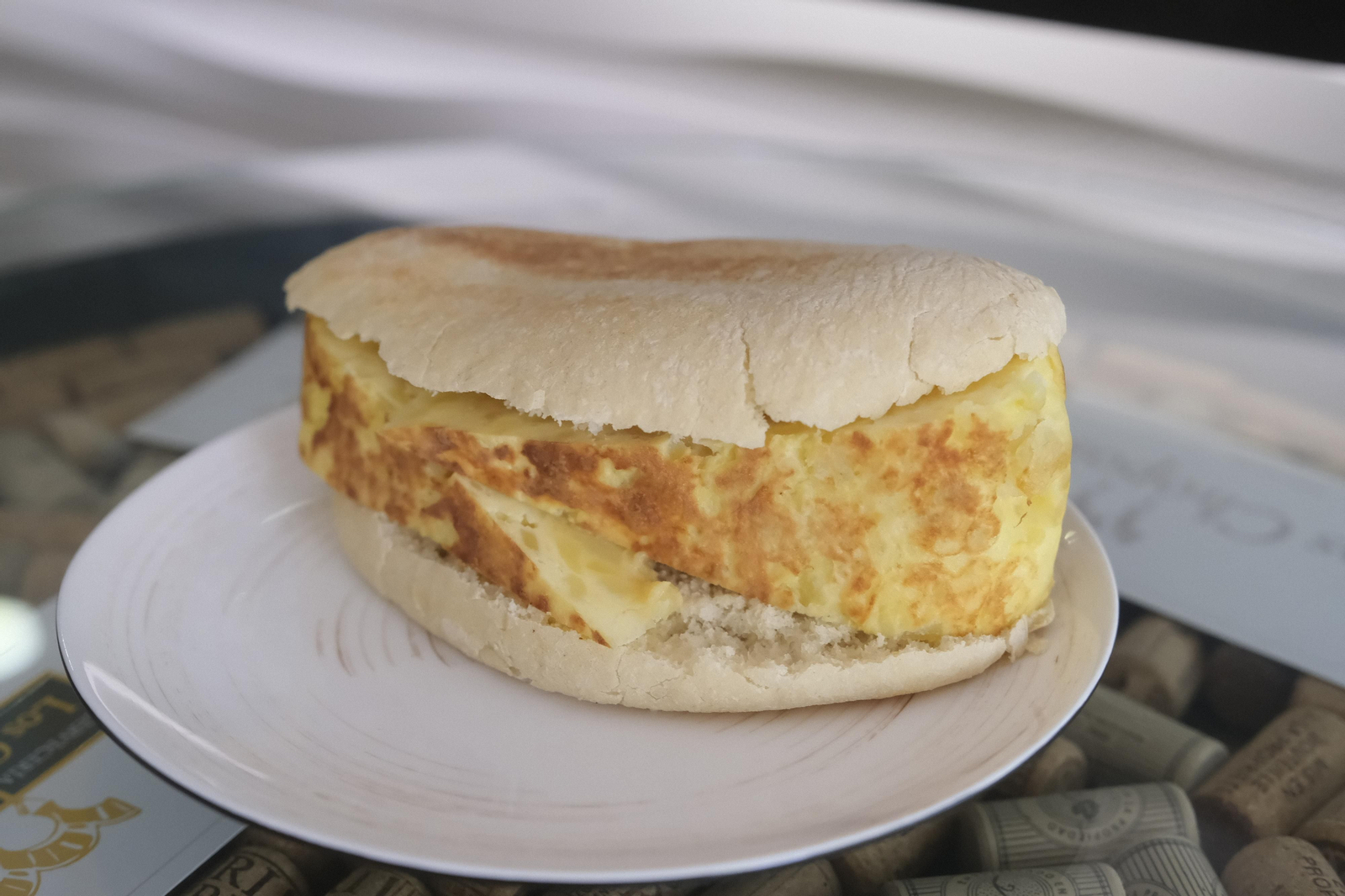 Los Chopos, el bar que convierte a los personajes ilustres de Córdoba en suculentos bocadillos