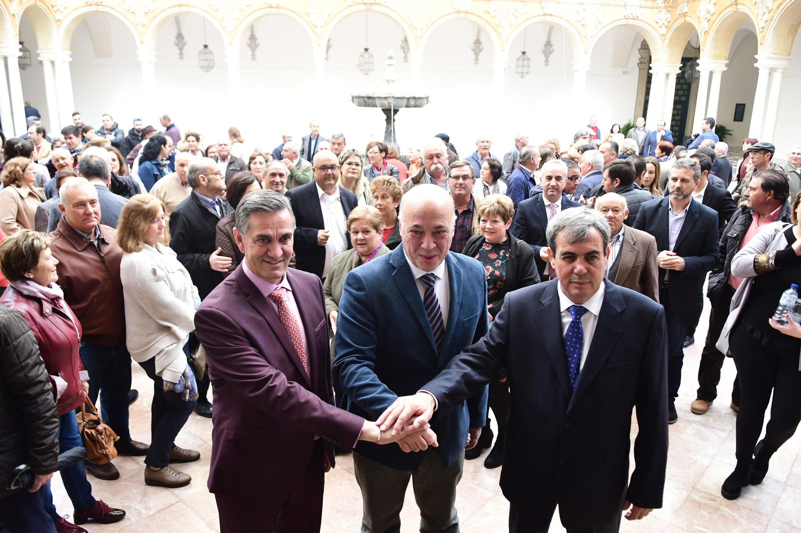 Manuel Ruiz, Antonio Ruiz y Manuel Pedrosa, ayer en el patio barroco del palacio de la Merced.