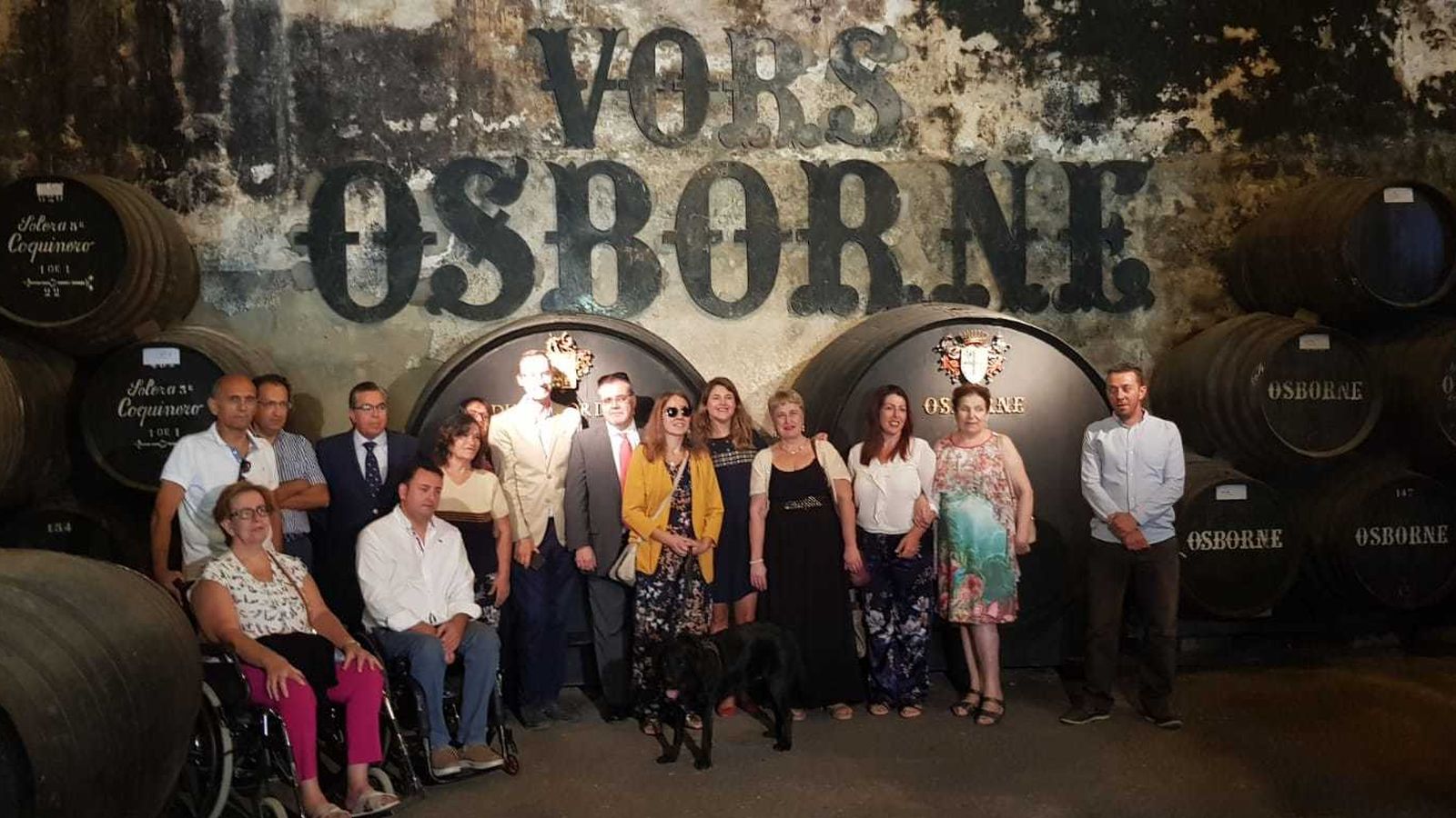 Grupo de usuarios de la Once durante la visita.