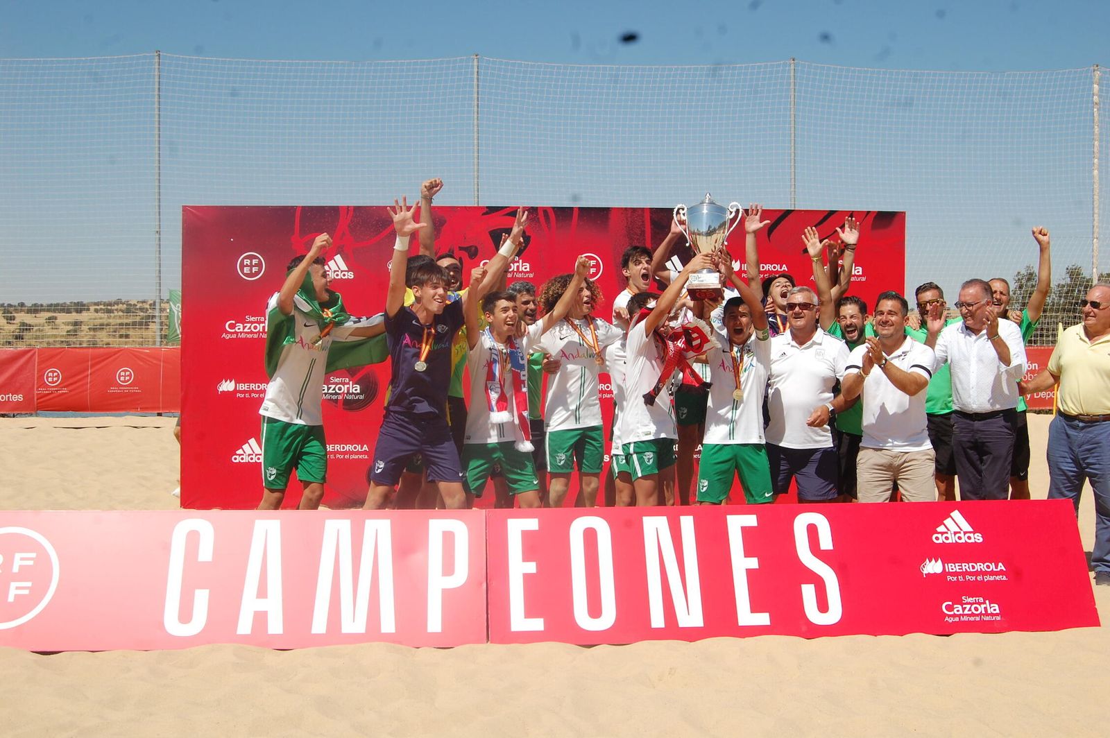 Una foto reciente de la selección andaluza infantil de fútbol playa.