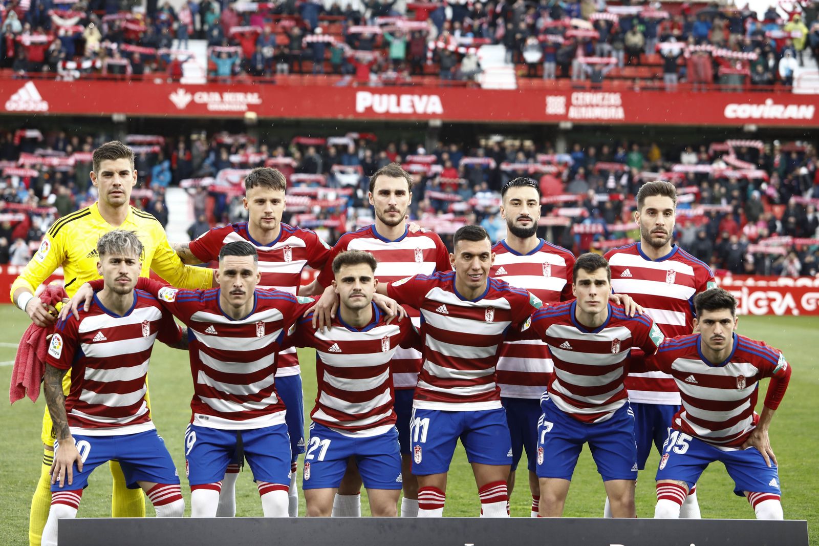 Once inicial del Granada CF, con Rochina, en el partido ante el Cartagena
