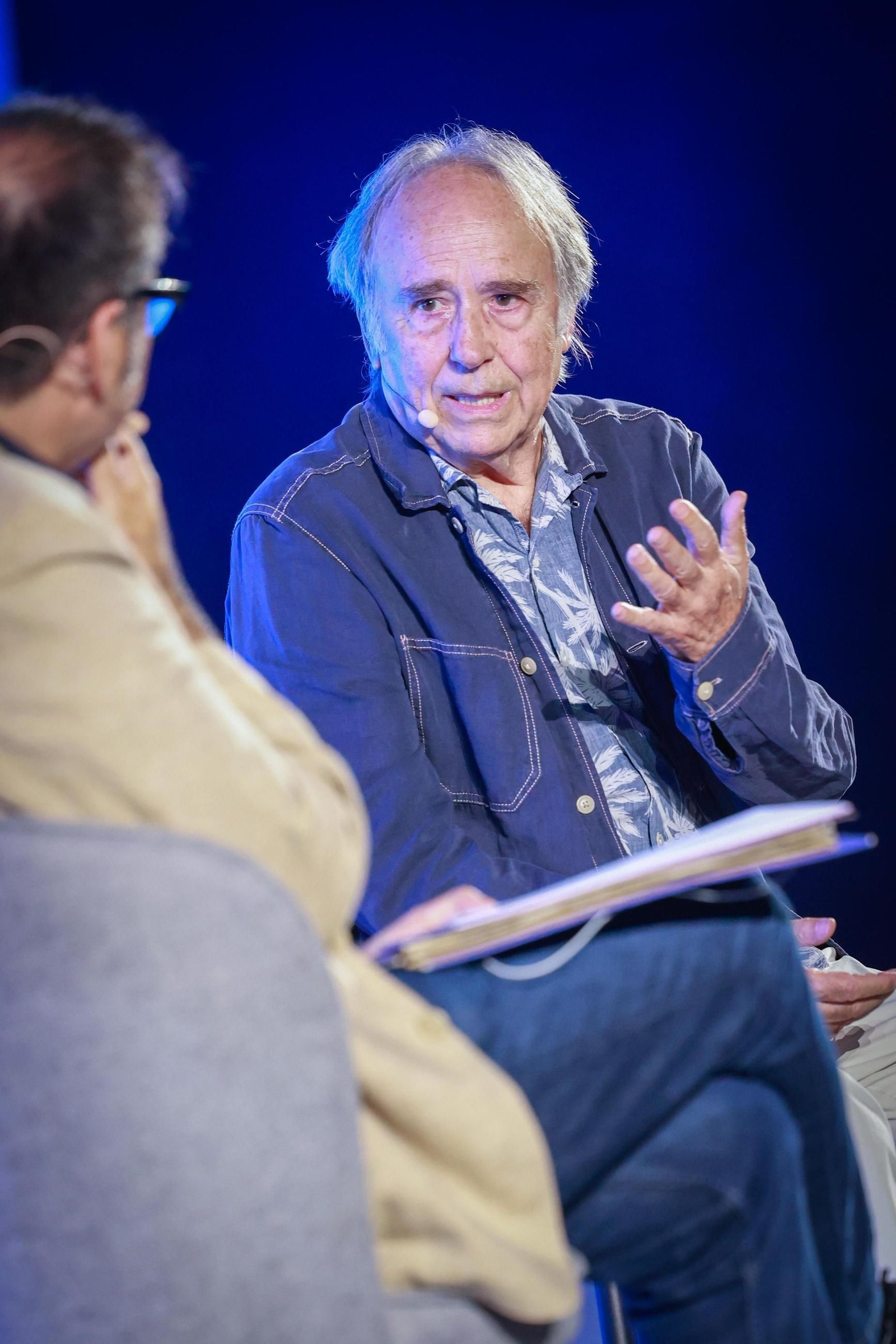 Charla con Joan Manuel Serrat en las vísperas del 24 de Septiembre en San Fernando: las imágenes del acto