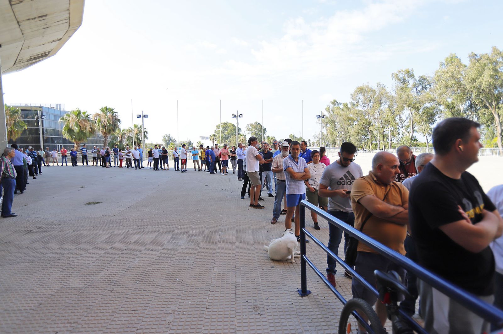 Largas colas en el Nuevo Colombino para las entradas del partido ante el Cacereño
