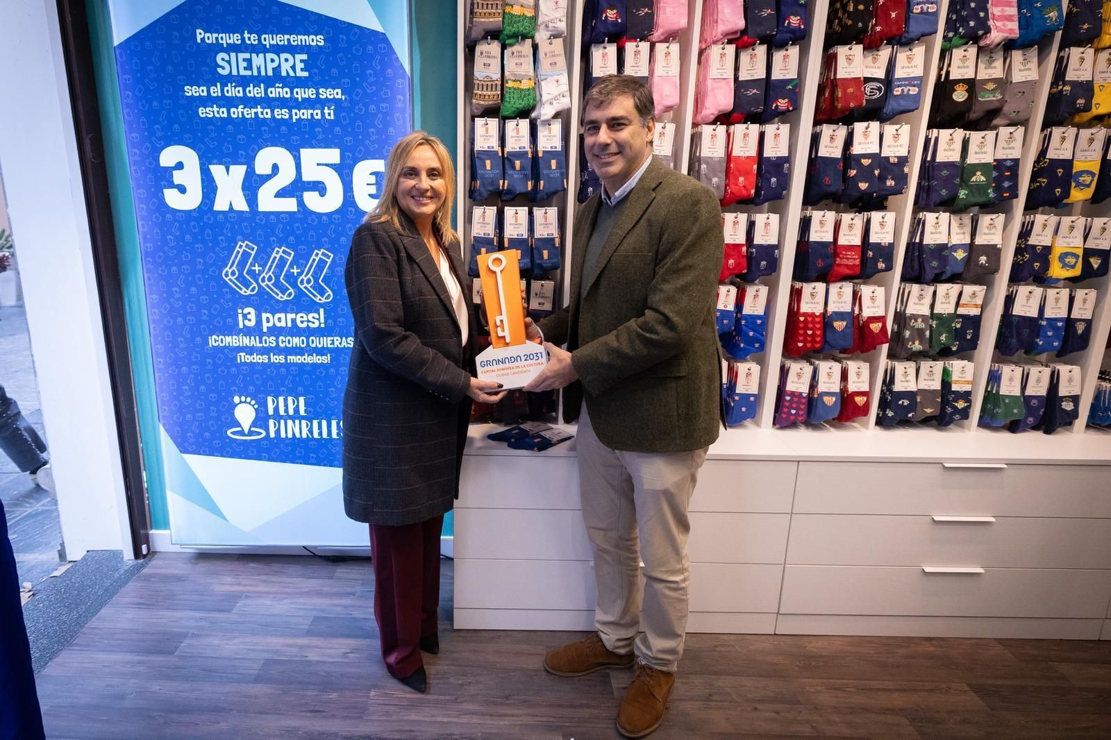 Imagen de la presentación del calcetín que conmemora la Capitalidad Cultural 2031