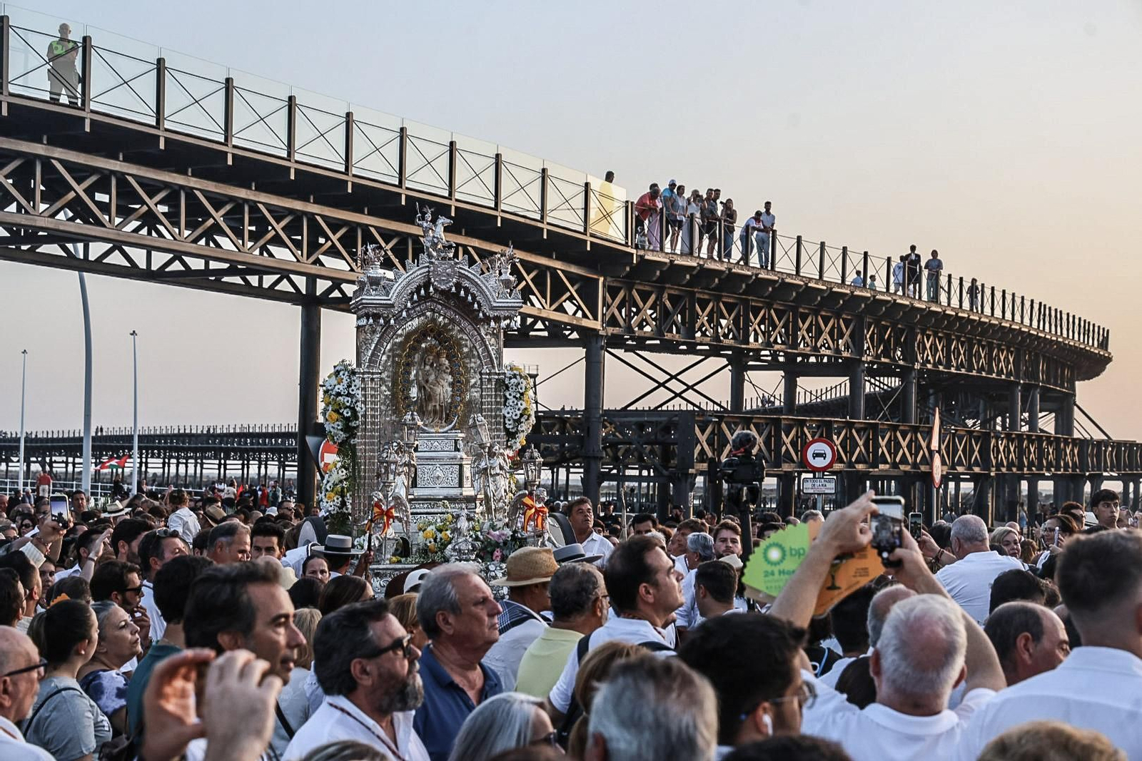 Magna Mariana Huelva 2025: Imágenes de la Virgen de los Milagros en su llegada a Huelva