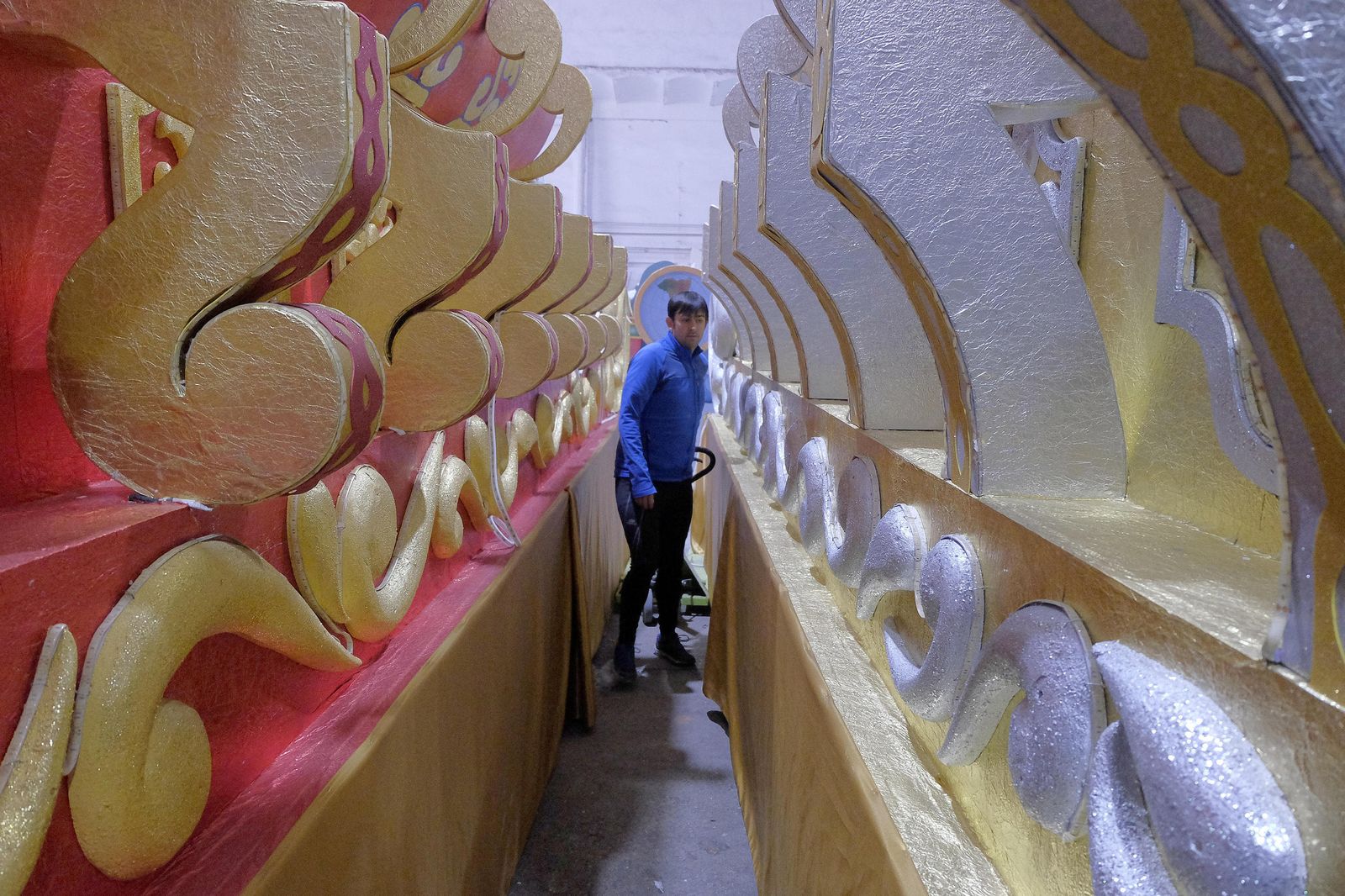Los preparativos de la Cabalgata de Reyes Magos de Sevilla, en imágenes