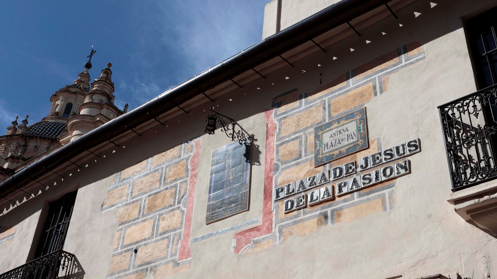 Rótulos con los nombres en la actual Plaza de Jesús de la Pasión.