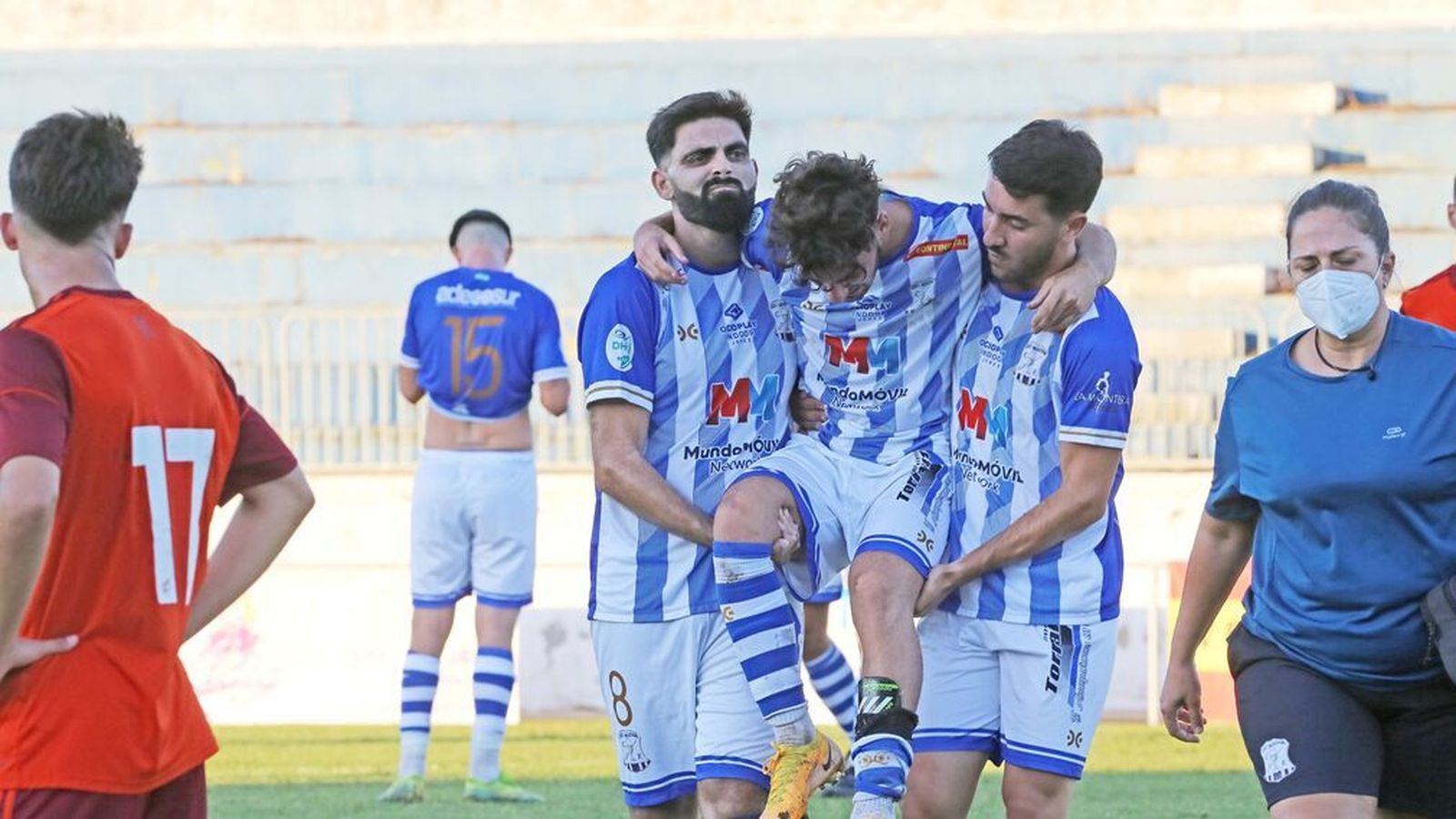 Mateos se lesionó la pasada jornada ante el filial del Recre y es duda.