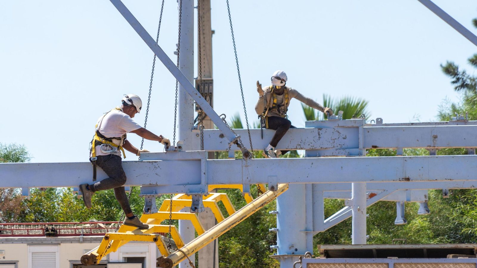 Montaje de las Fiestas Colombinas 2025 durante la mañana de este viernes.