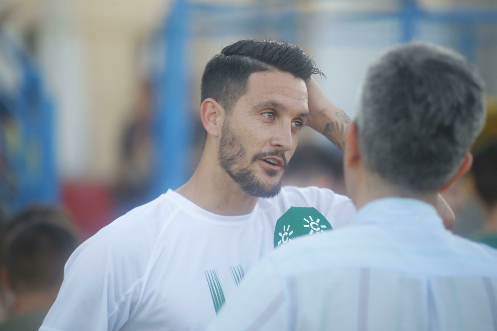 Luis Alberto atiende a Canal Sur Televisión en el estadio Guadalquivir de Coria.