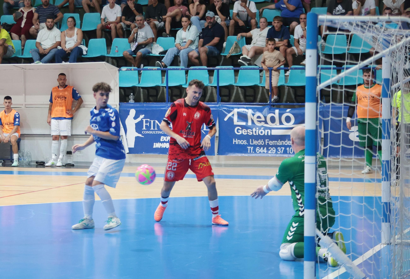 Imágenes del encuentro Xerez Toyota-Alchoyano en el Polideportivo Ruiz-Mateos de Jerez