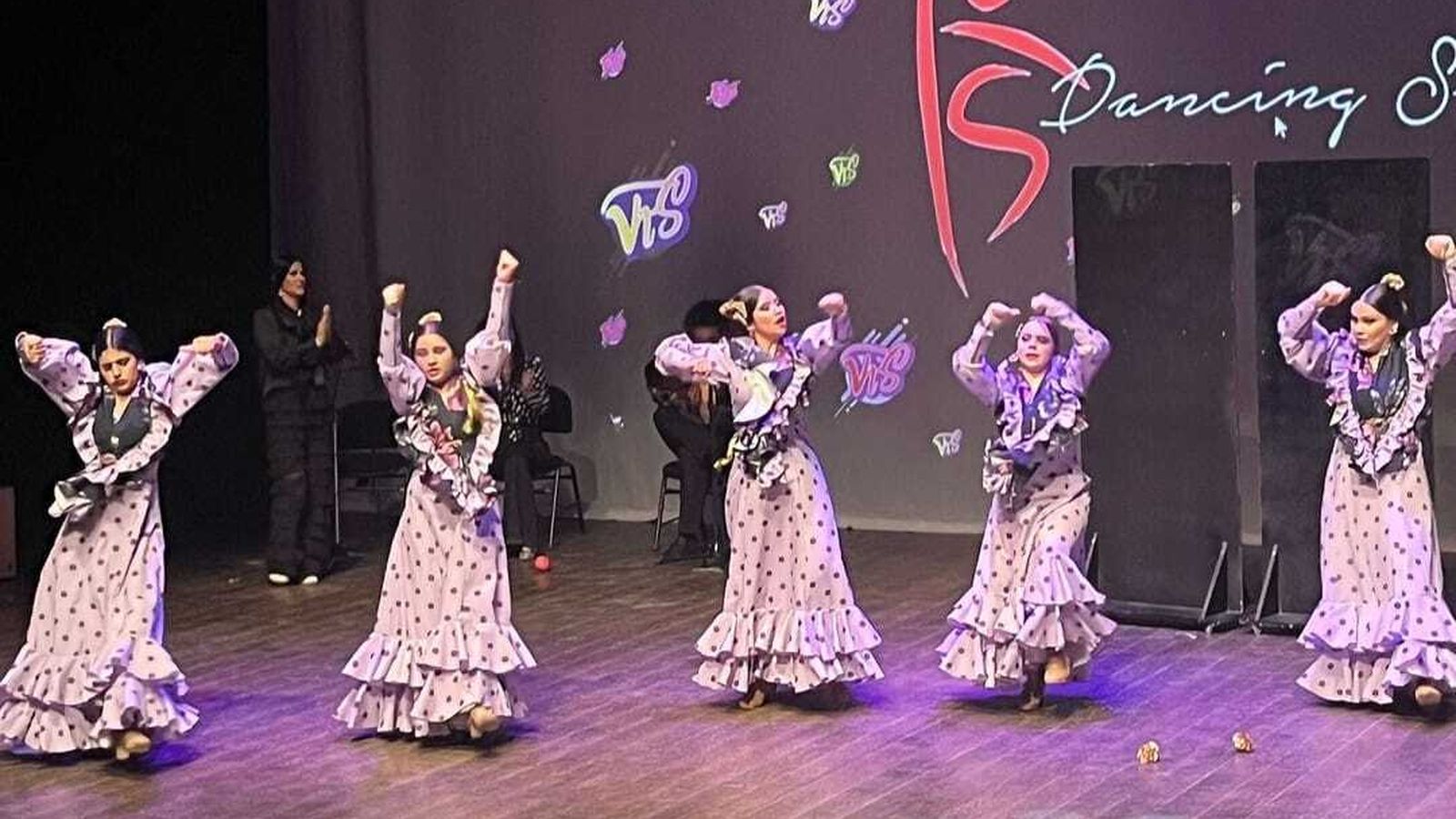 Las cinco componentes del grupo juvenil que lograron  el primer puesto del Concurso.