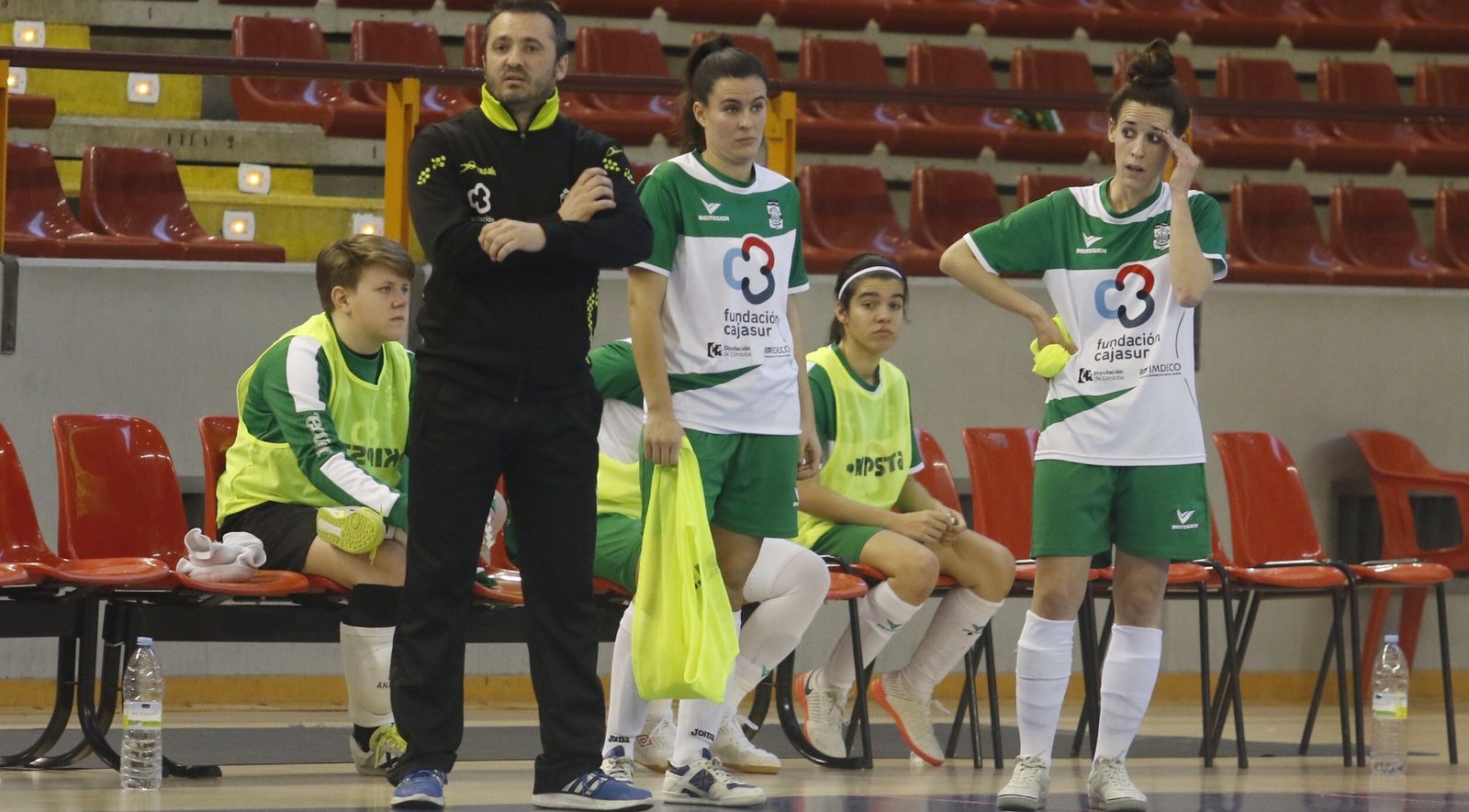 Juanma Cubero, en el banquillo del Deportivo Córdoba.