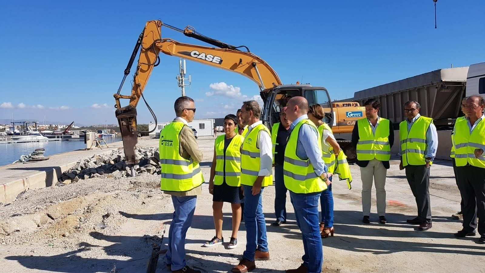 El consejero de Fomento ayer durante su visita a las obras en el puerto de Garrucha.