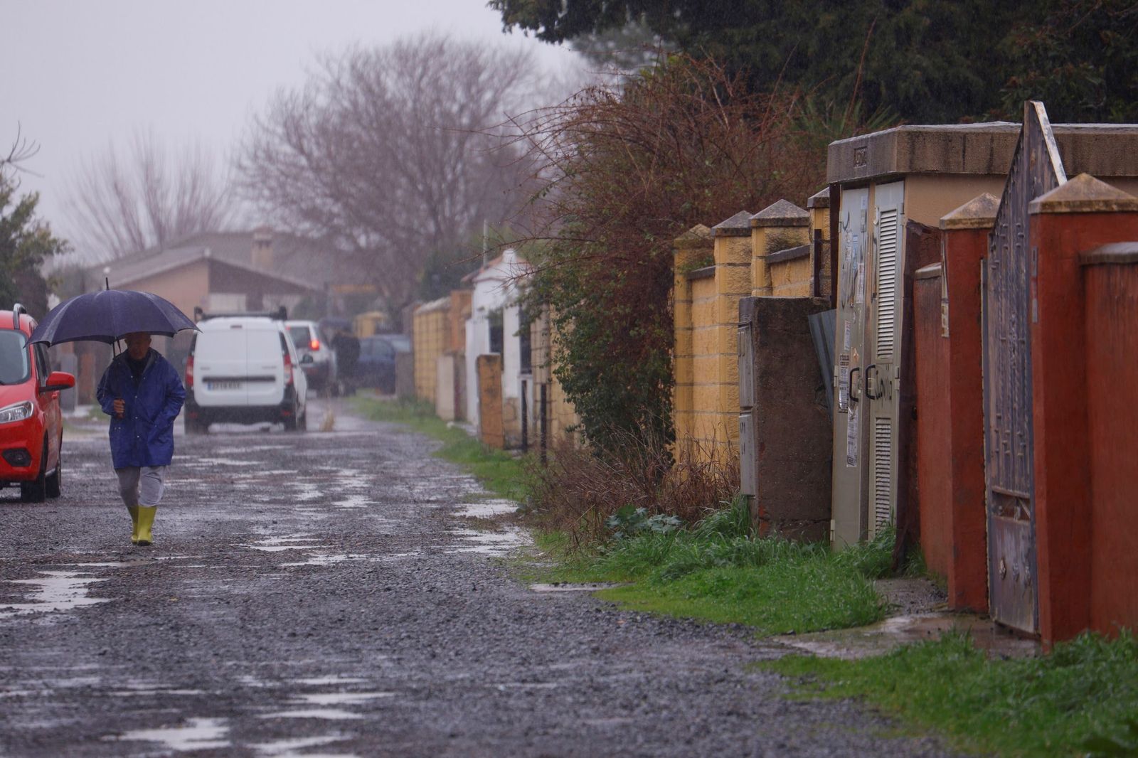 Los vecinos de la parcelación de Guadalvalle de Córdoba miran con temor la crecida del Guadalquivir