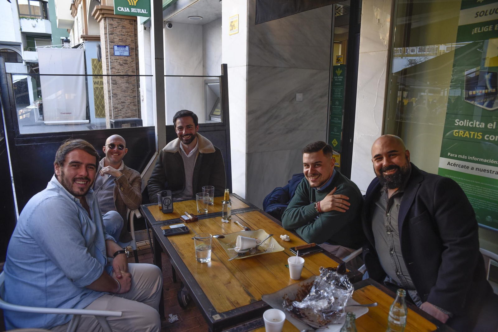 Búscate en las fotos del tardeo en el Día de la Constitución en La Línea