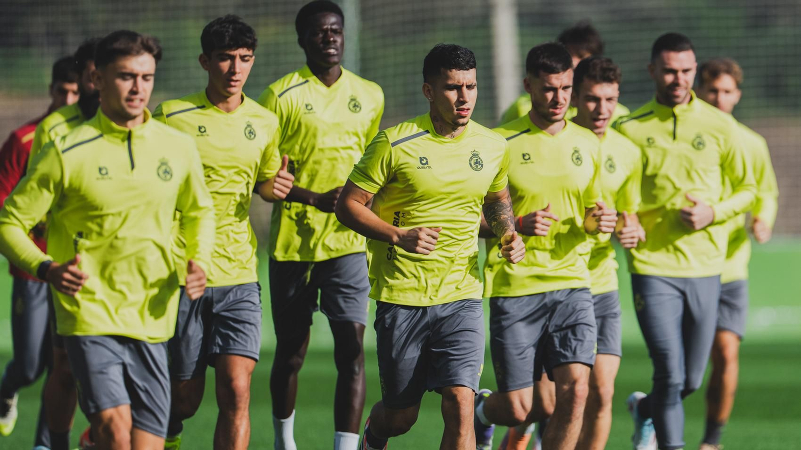 Un entrenamiento del Racing, el equipo más afectado por las sanciones.