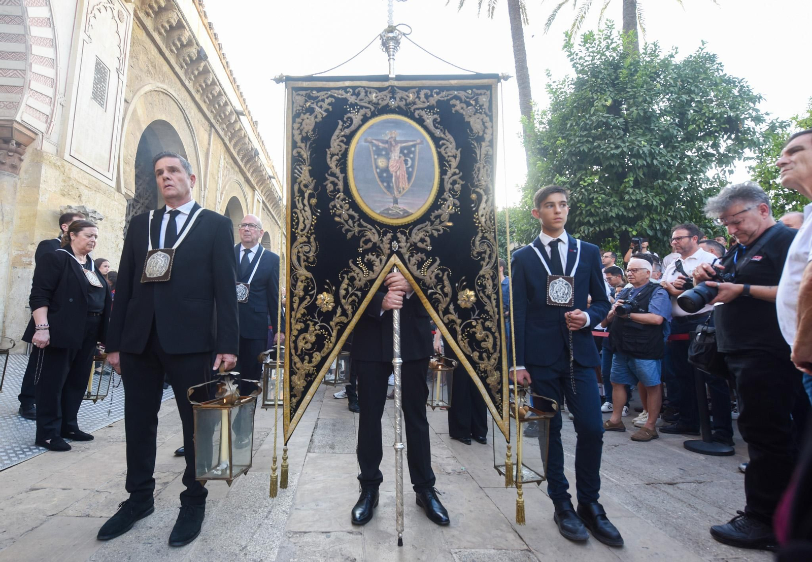 Las fotos del traslado del Remedio de Ánimas tras el Magno Vía Crucis de Córdoba
