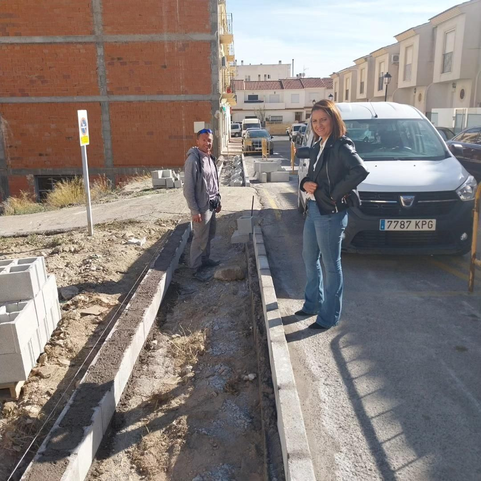 Alcaldesa de Albox visitando las obras de las calles