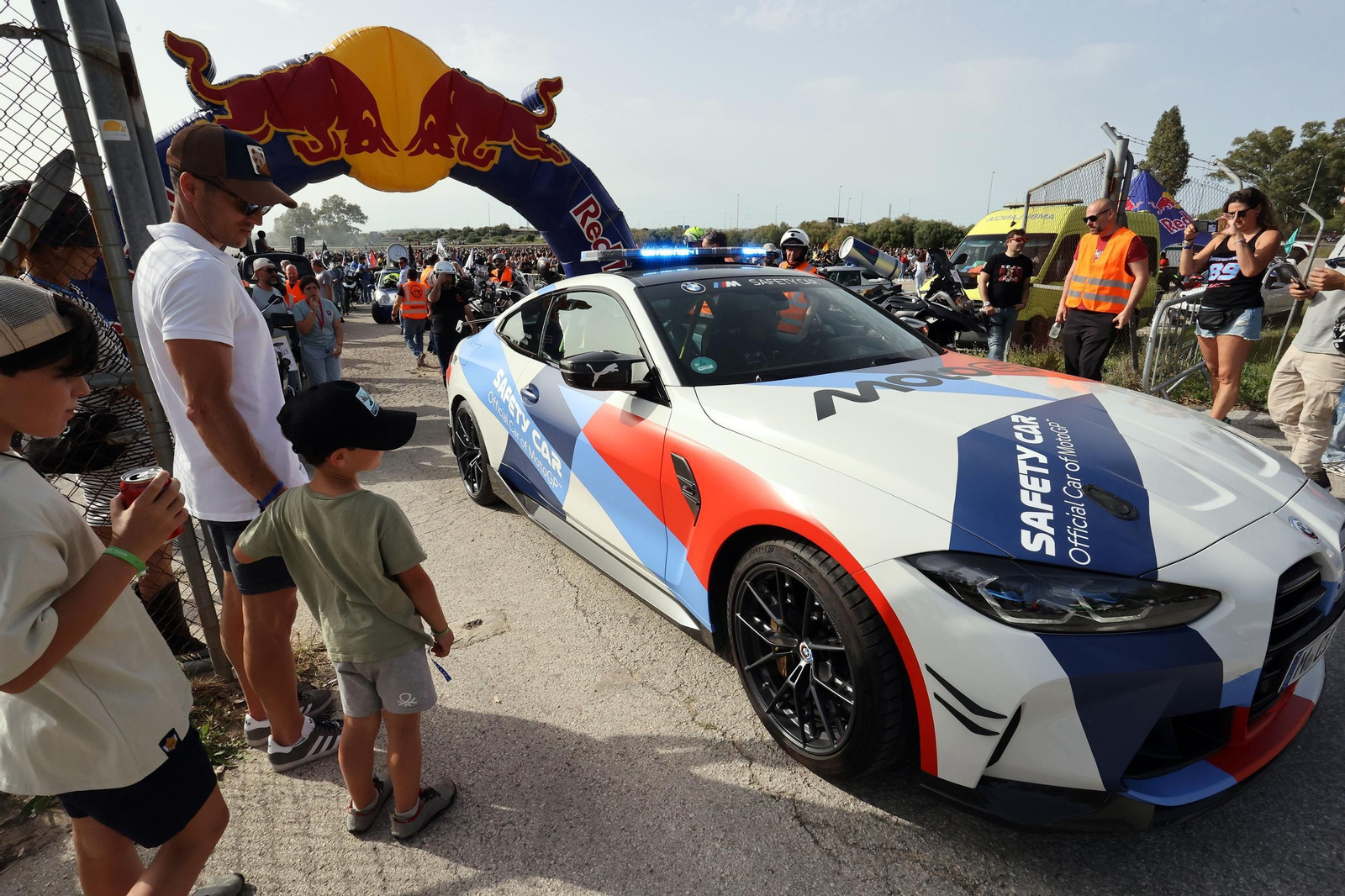 Salida de la caravana motera desde el Circuito de Jerez - Ángel Nieto Salida de la caravana motera desde el Circuito de Jerez - Ángel Nieto
