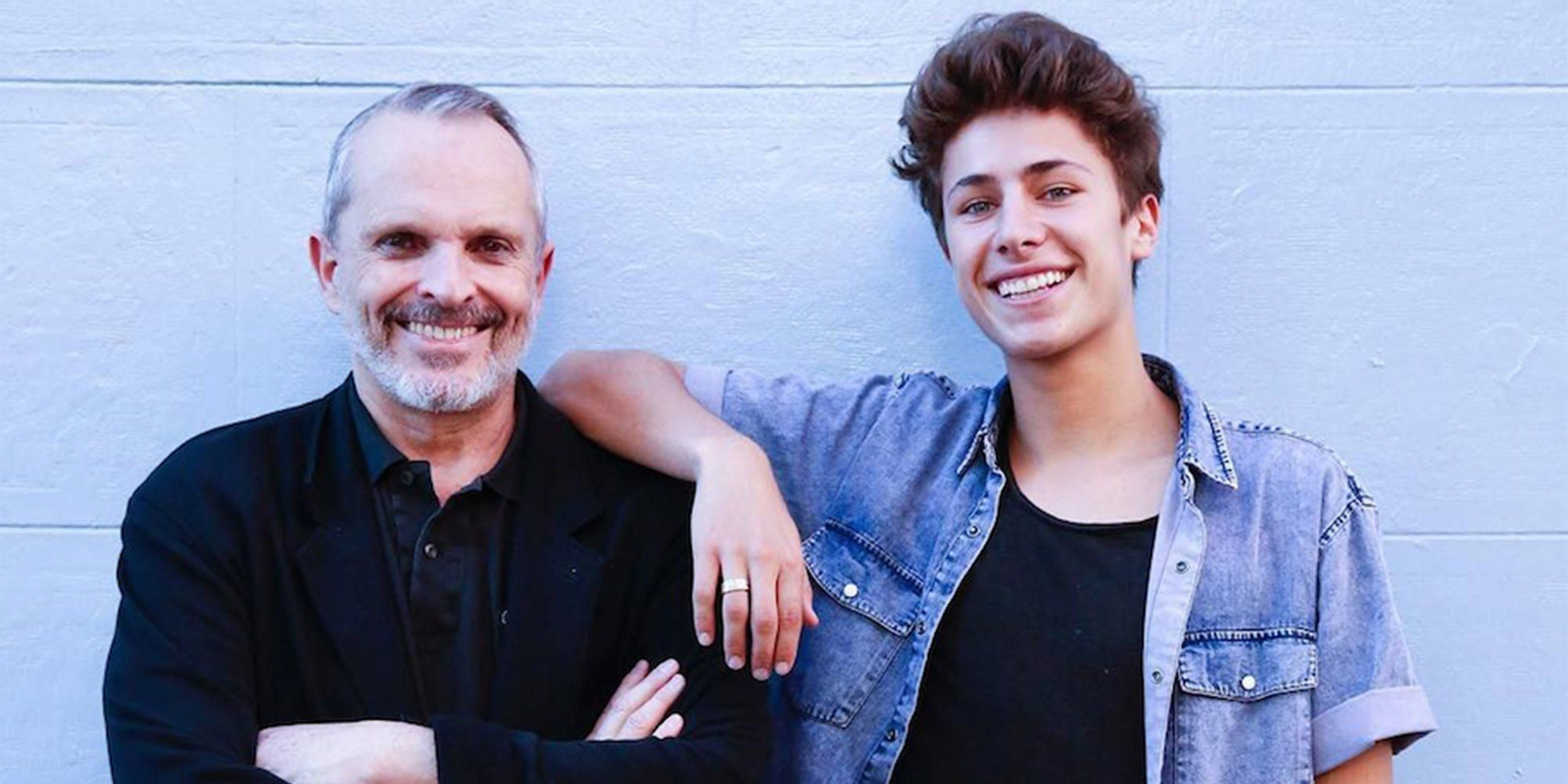 El cantante y el joven actor e ‘influencer’ mexicano de 22 años, Juanpa Zurita, en una imagen compartida en redes sociales.