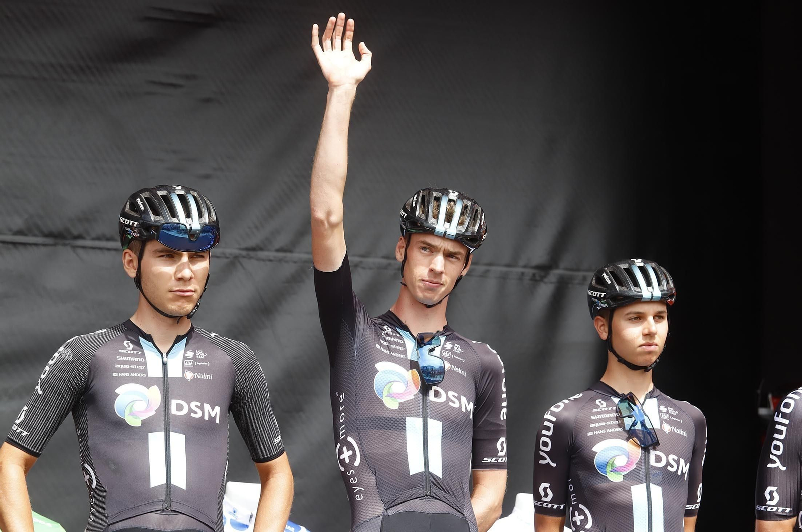 Imágenes de la Vuelta Ciclista a España en su salida desde Aracena en la 17ª etapa