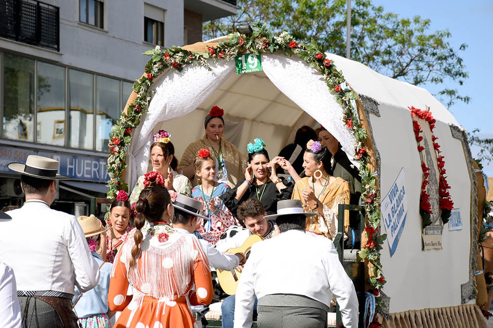 Imágenes de los carros de la Hermandad del Rocío de Huelva