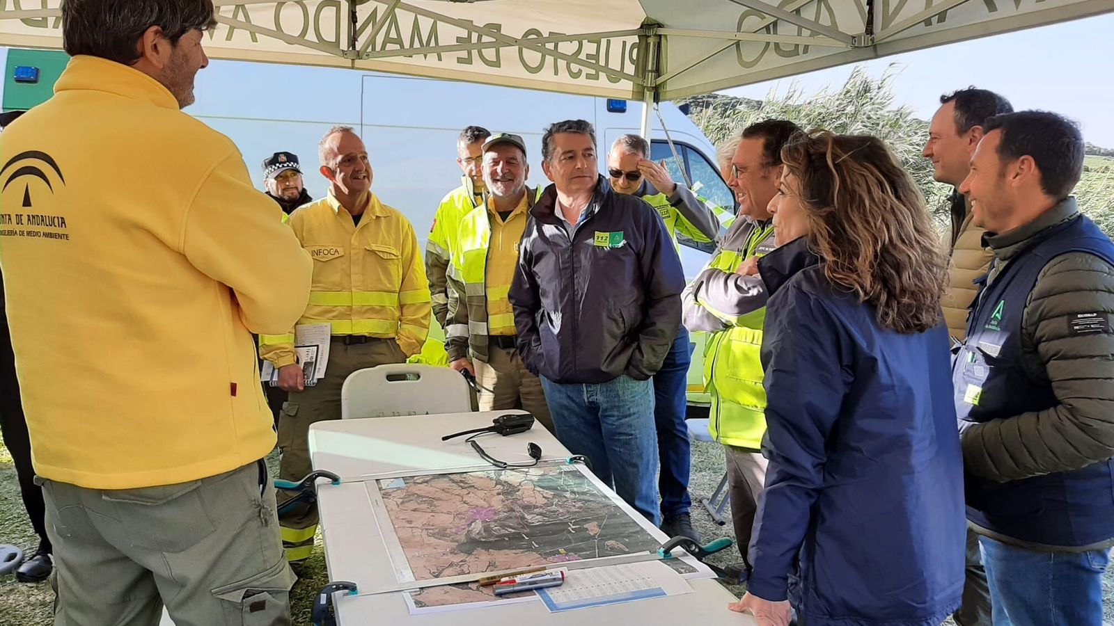 Antonio Sanz, este viernes, en el Puesto de Mando Avanzado durante la primera reunión de coordinación de la mañana.