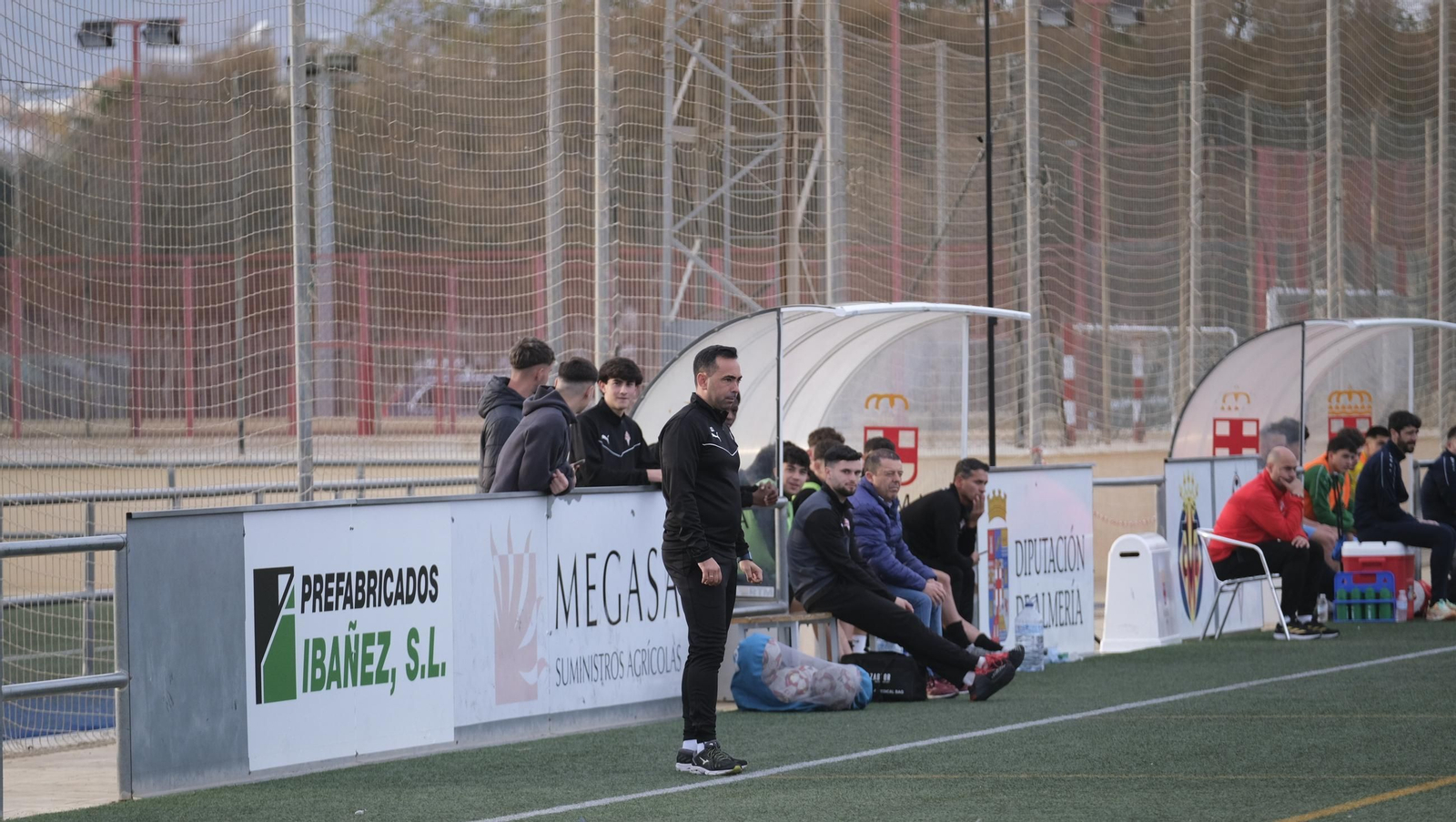 Juan Carlos Zumaquero en la banda durante un partido de la pasada temporada durante su anterior etapa en La Cañada.