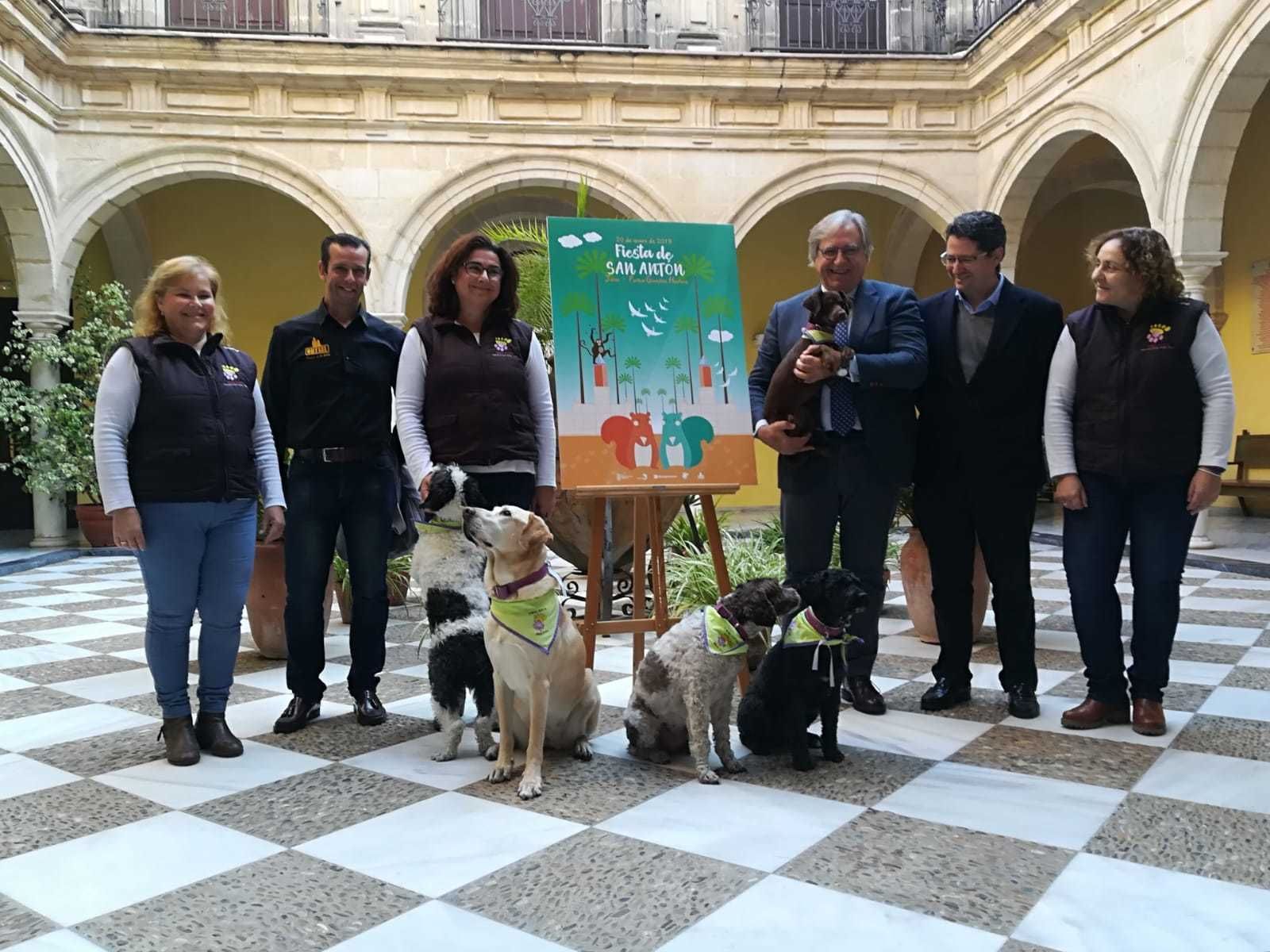Camas, junto a los representantes de Efecto Huella, Orysel y  Bricopinturas.