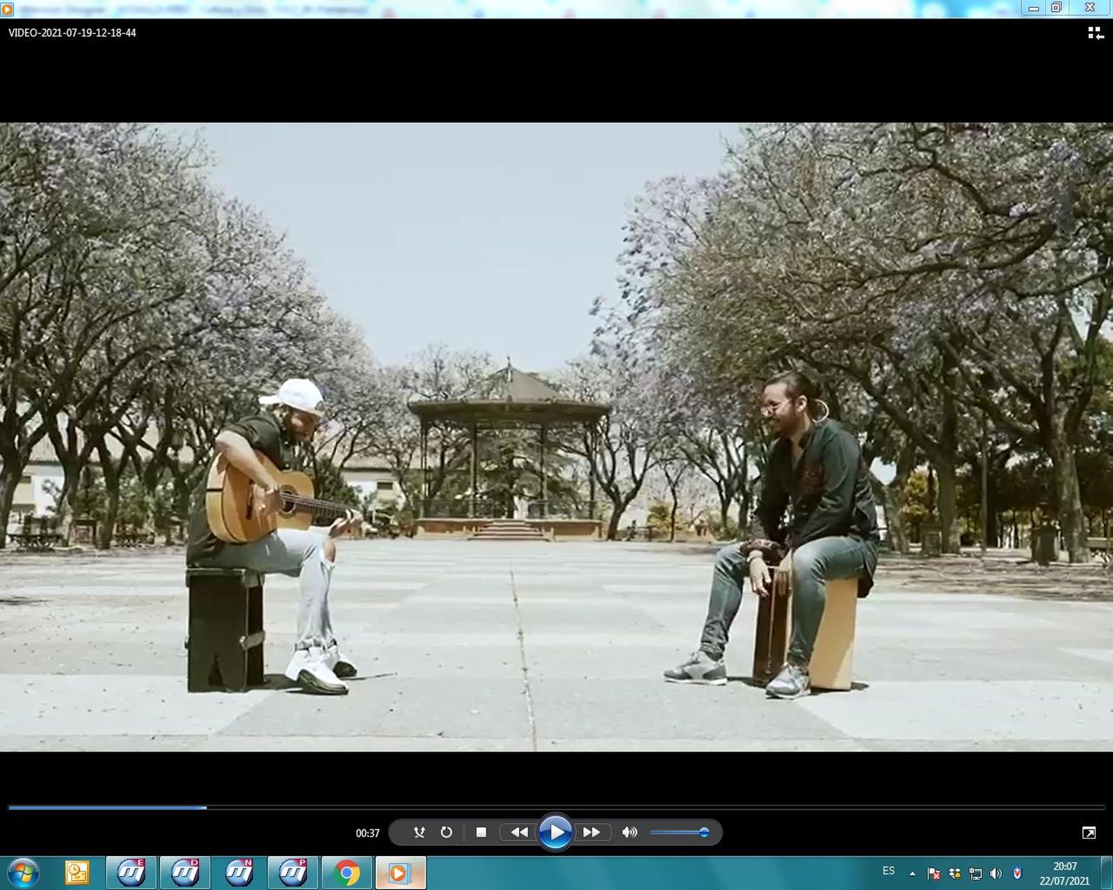 Imagen del vídeo del single ‘rEvolución’.