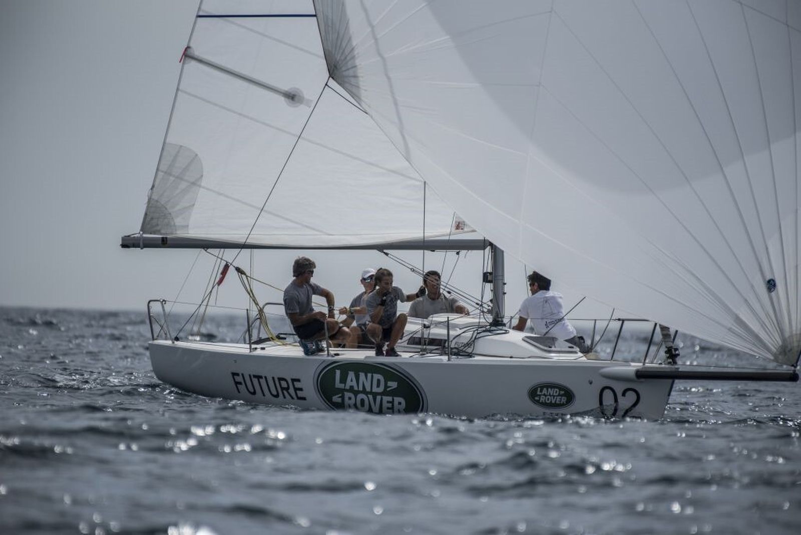 El 'Land Rover Future' es el barco a batir en la prueba.