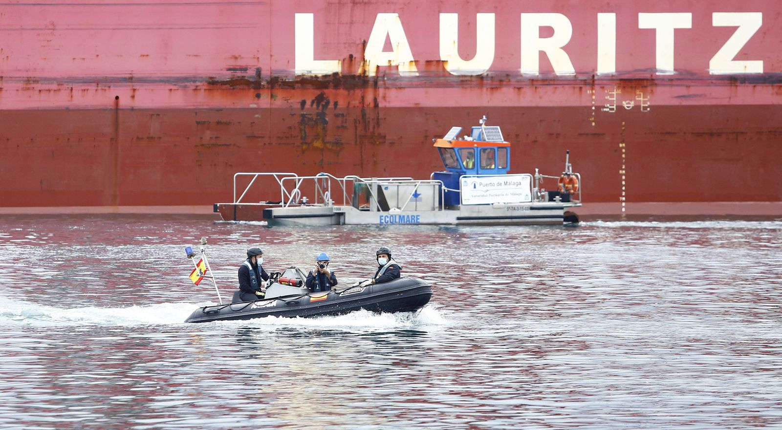 Las fotos del simulacro contra la contaminación en el puerto de Málaga