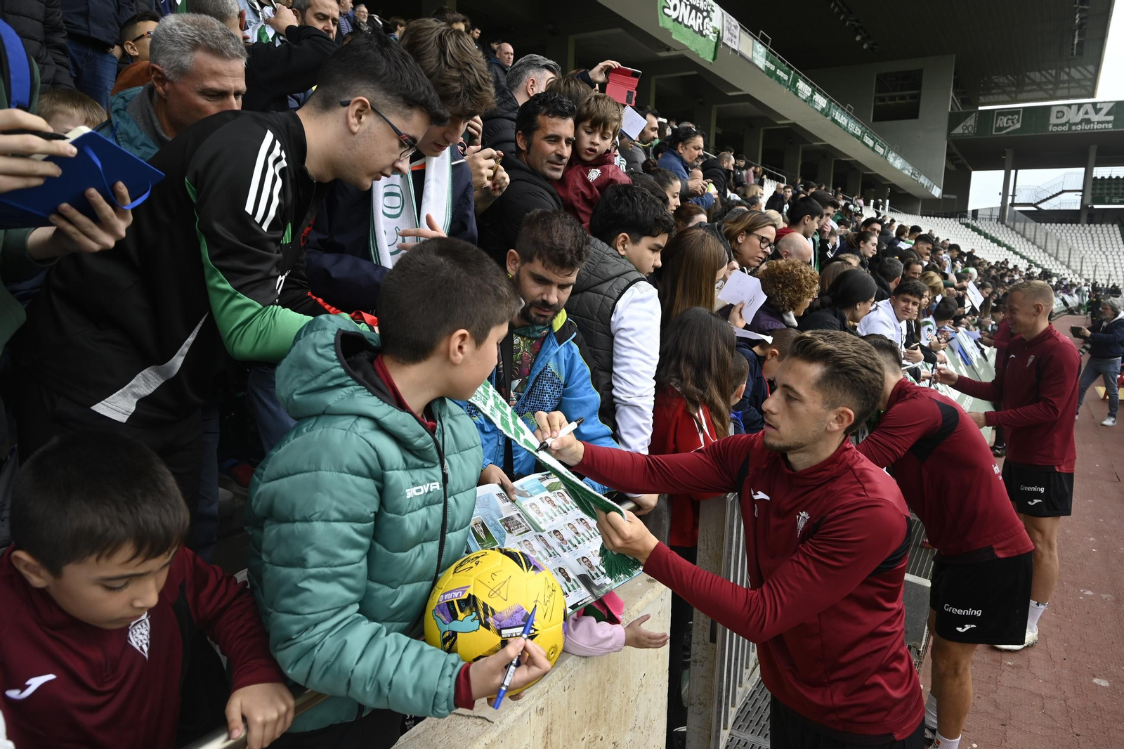 El Córdoba CF se deja querer por su afición en el Día de Andalucía