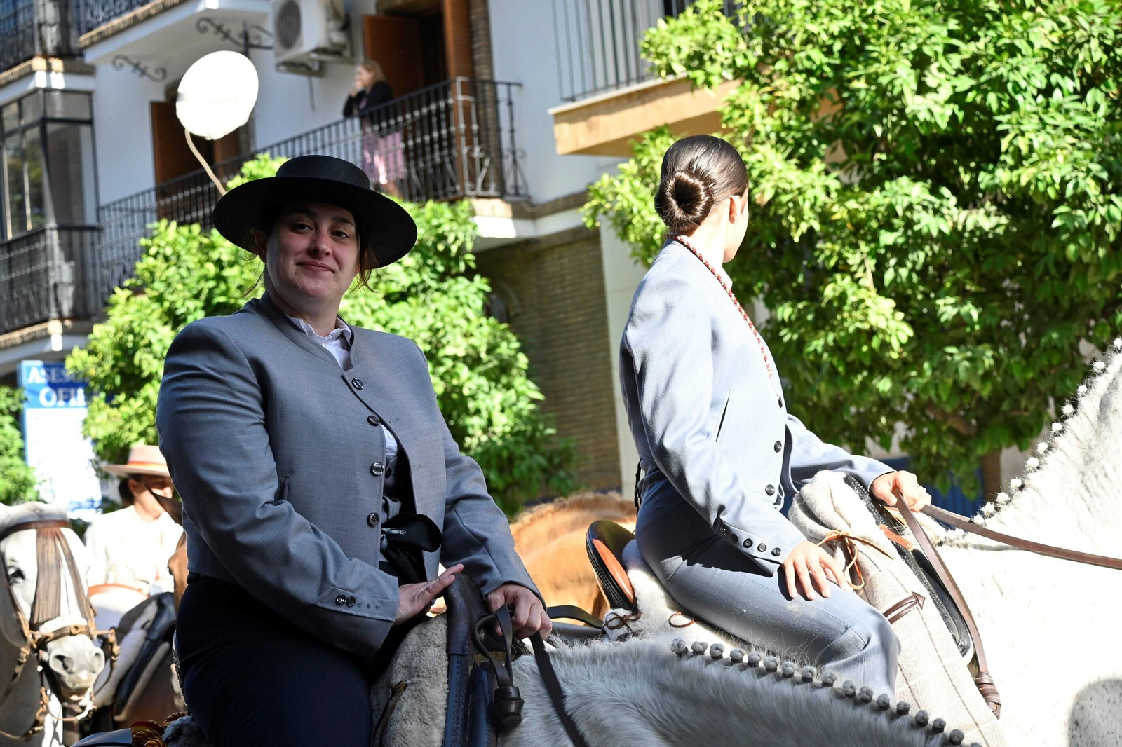 Imágenes de los peregrinos de la Hermandad de Emigrantes en su salida por las calles de Huelva