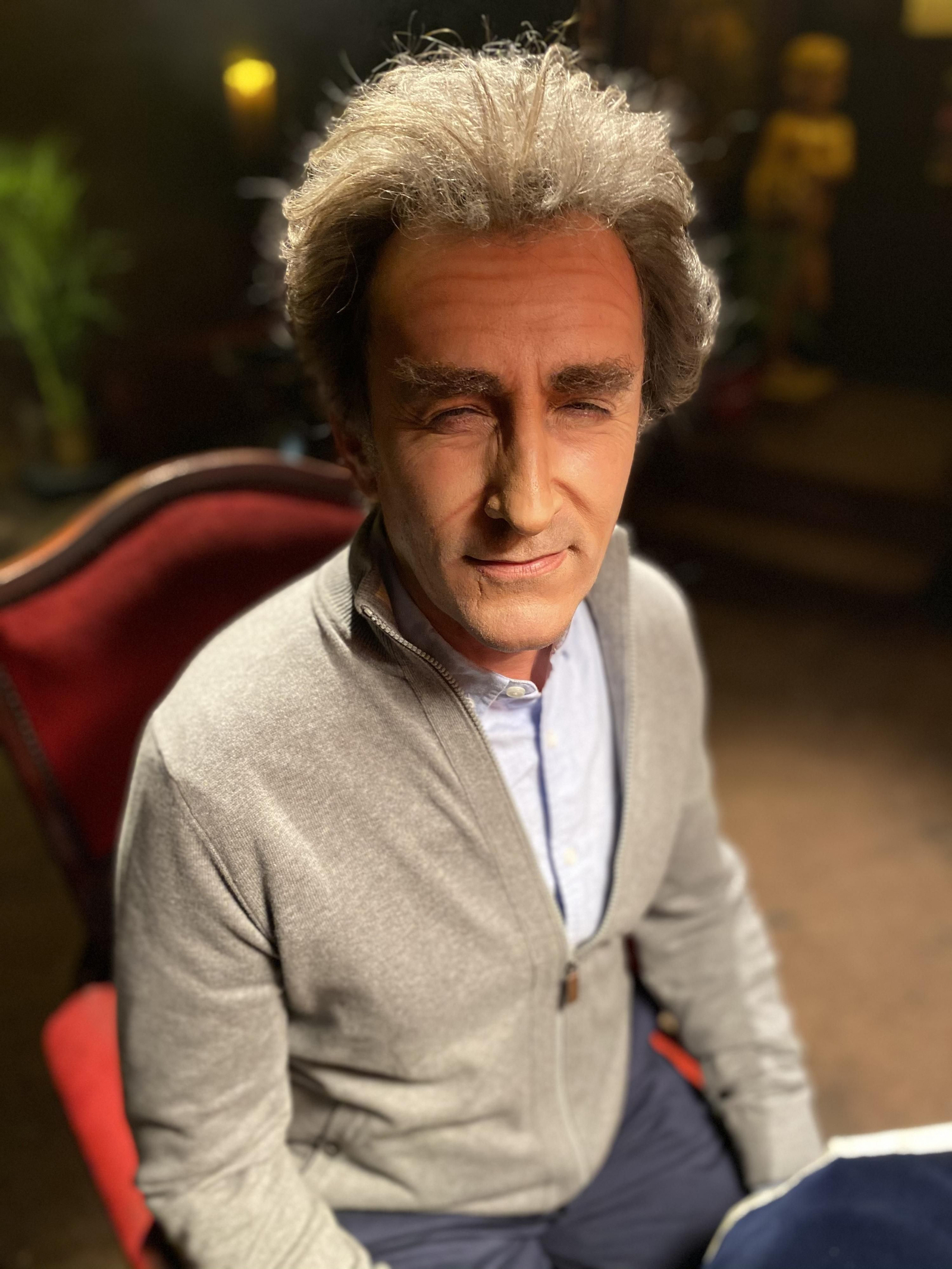 David Fernández imita a Fernando Simón. David Fernández imita a Fernando Simón.