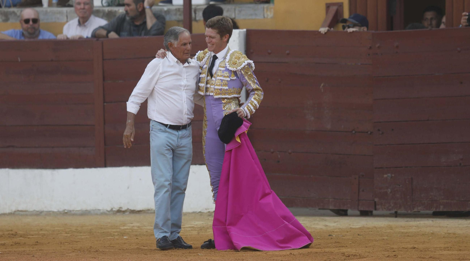 La reaparición de Borja Jiménez con toros de Victorino Martín en la Feria de La Línea , en imágenes