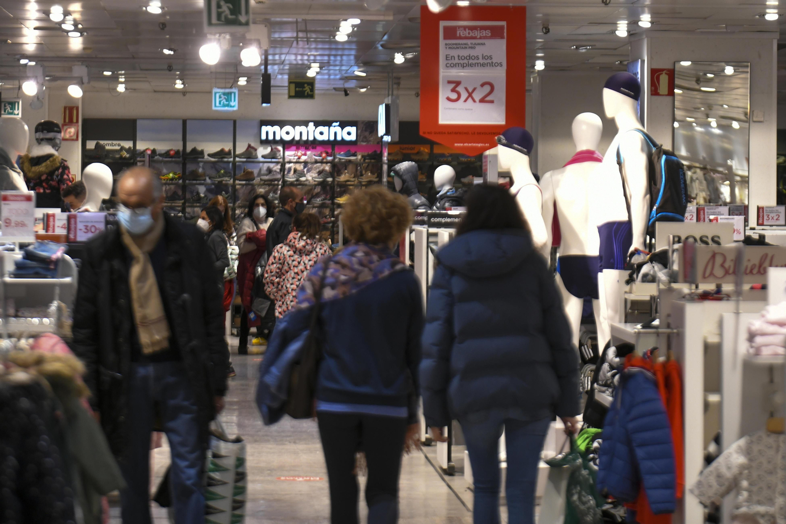 Fotos: el inicio de las rebajas en el Corte Inglés de Granada