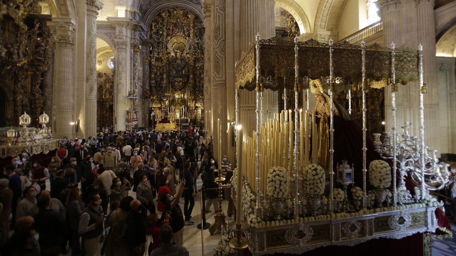 El paso de palio de la Virgen del Socorro.