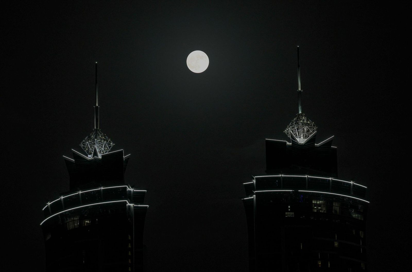 La Superluna azul captada en diferentes partes del planeta: un disfrute visual de la Luna del Esturión