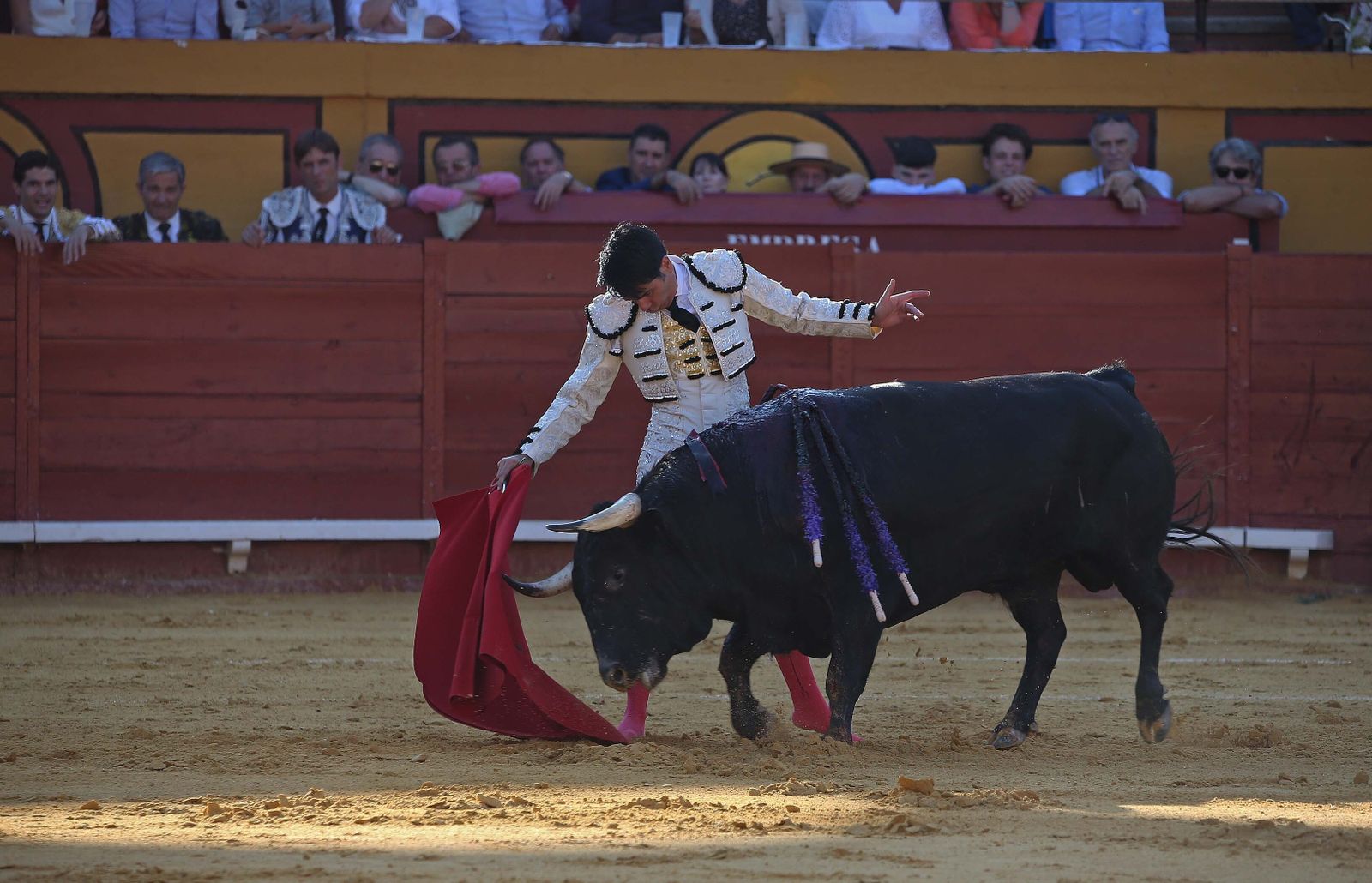 Fotos de la corrida del jueves de la Feria Taurina de Algeciras 2023:  Salvador Vega, Roca Rey y Pablo Aguado