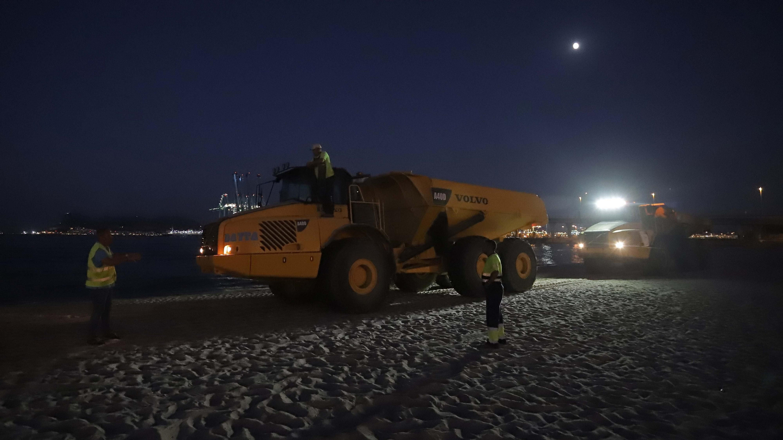 Fotos del trasvase de arena en El Rinconcillo
