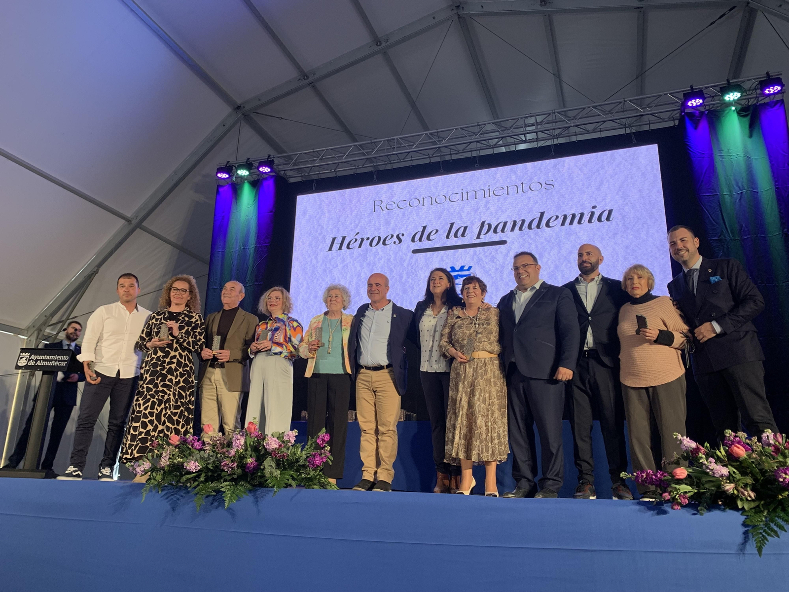 Así ha sido el homenaje de Almuñécar a los colectivos, profesionales y voluntarios en primera línea de la pandemia