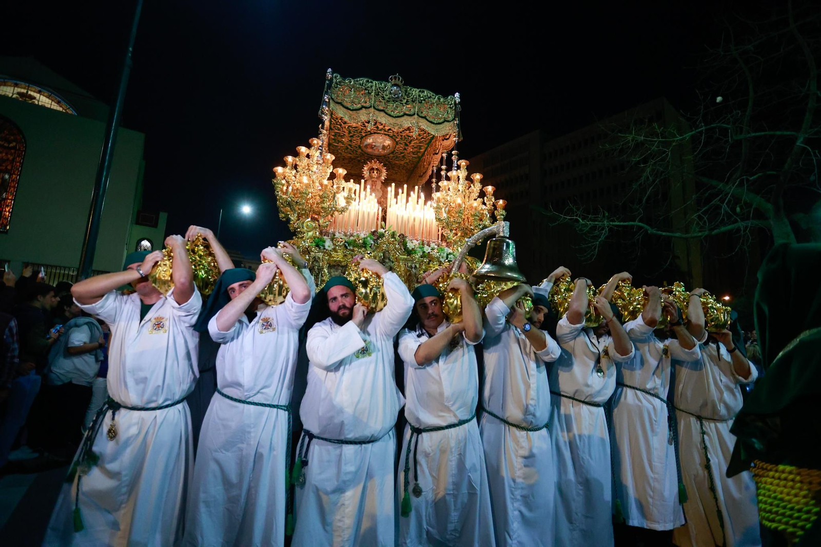 La Esperanza en la noche del Jueves Santo de Málaga, en imágenes