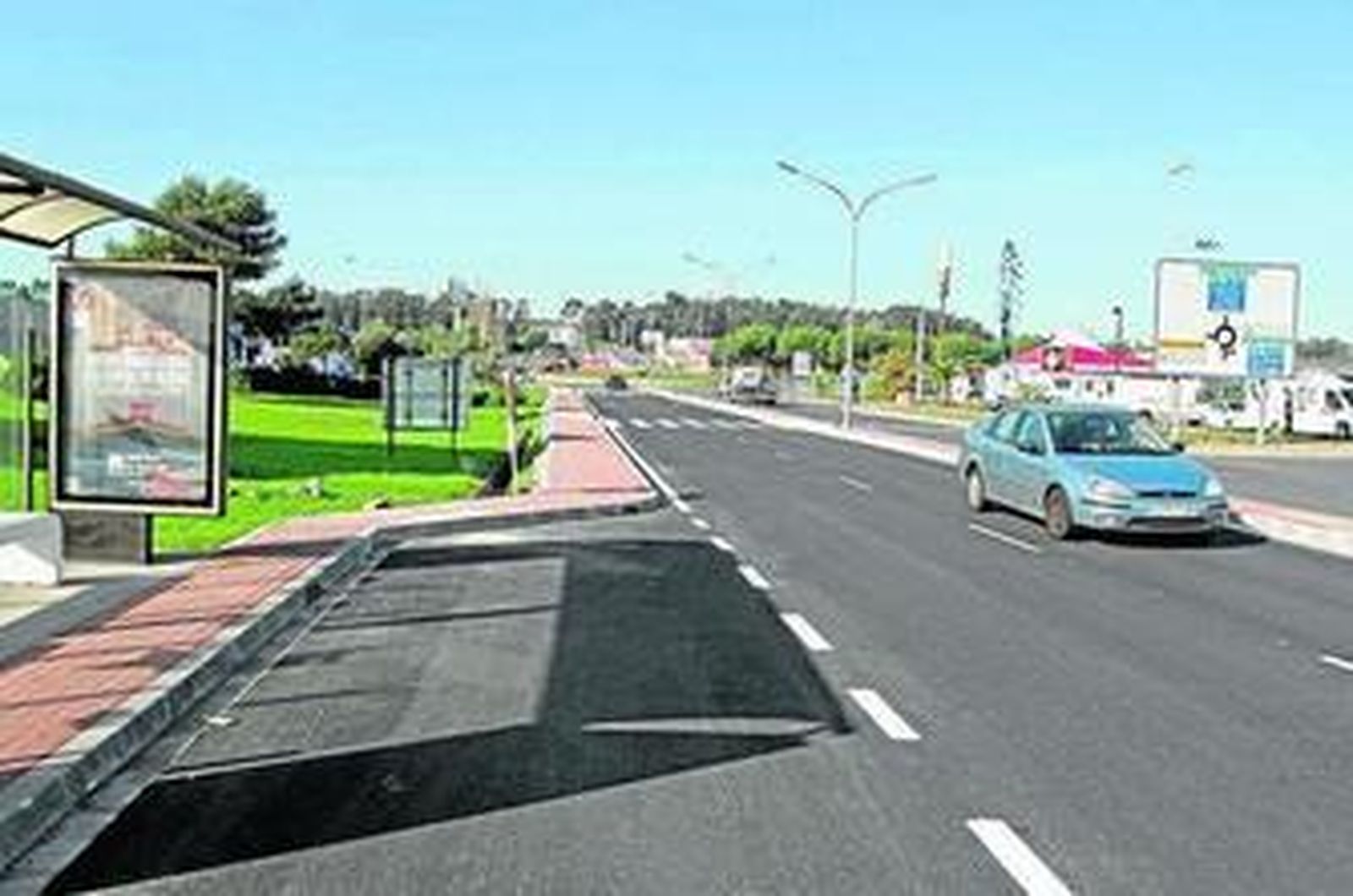 Imagen de una de las vías del polígono de Palmones, tras las obras.