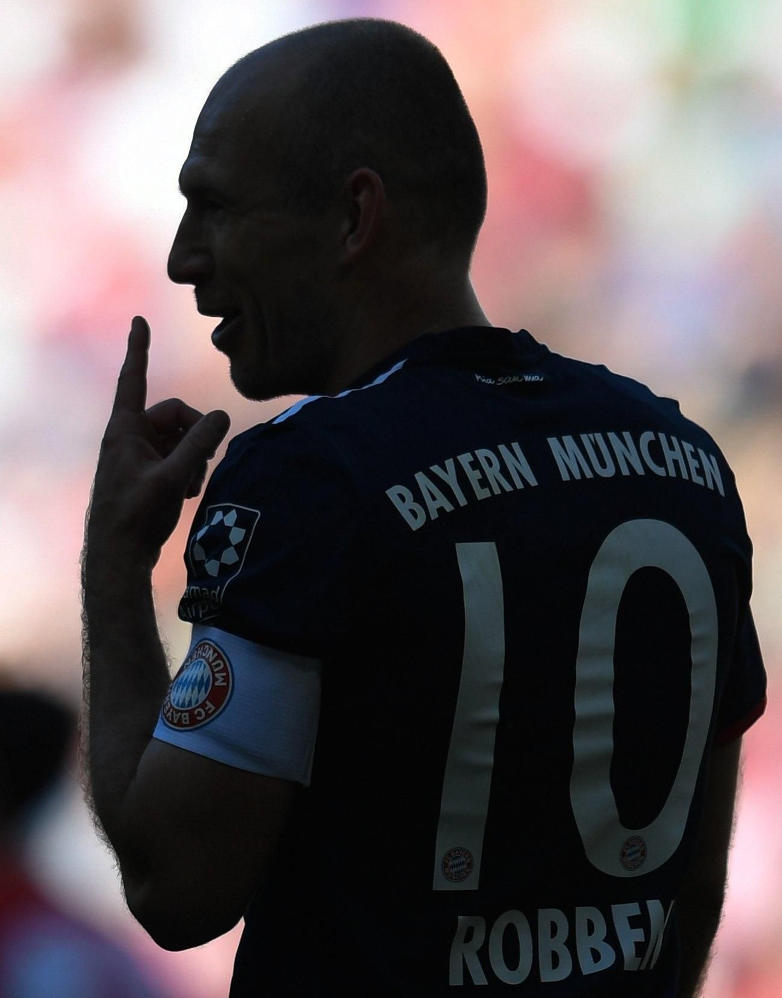 Robben, el sábado, de capitán.